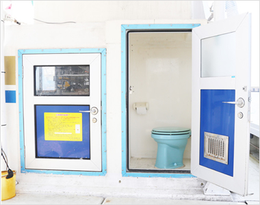 個室水洗トイレ完備